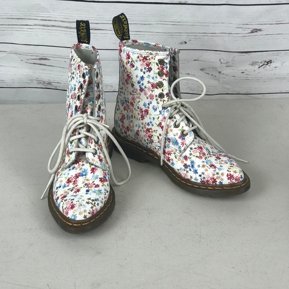 dr martens white flower